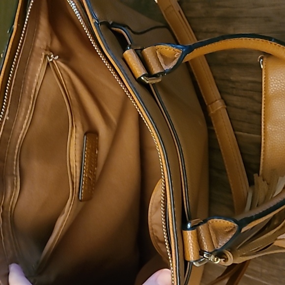 Like new Bass handbags you Get Both - Picture 6 of 12